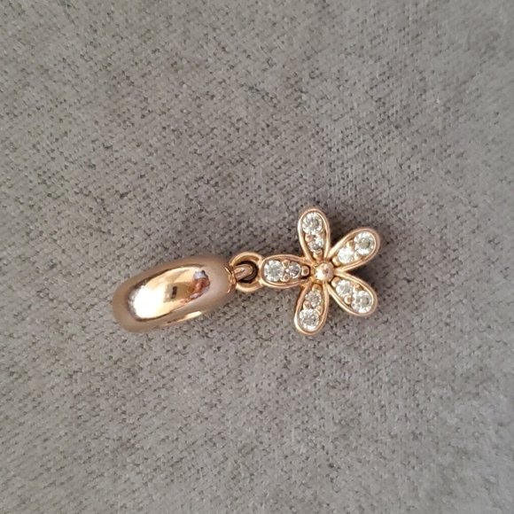 Pandora Jewelry - Pandora Dazzling Daisy dangle charm